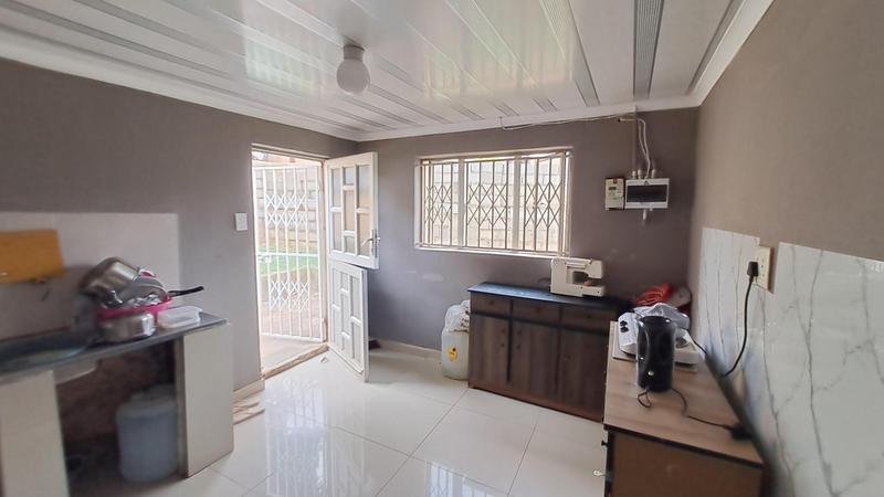1 Bedroom Property for Sale in Umlazi KwaZulu-Natal
