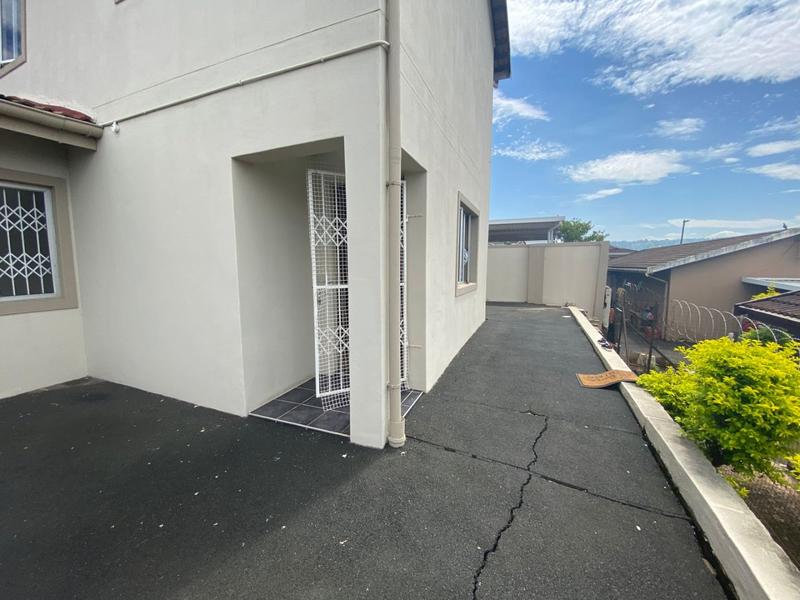 6 Bedroom Property for Sale in Caneside KwaZulu-Natal