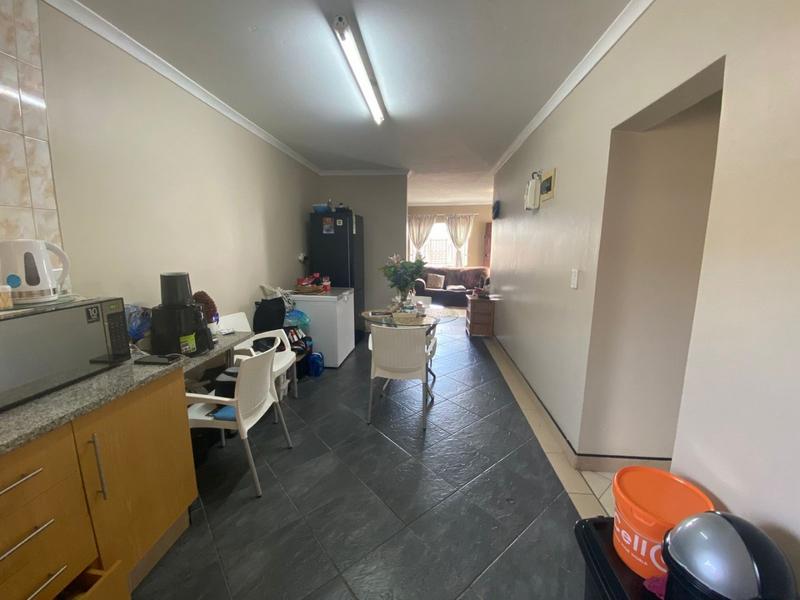 6 Bedroom Property for Sale in Caneside KwaZulu-Natal