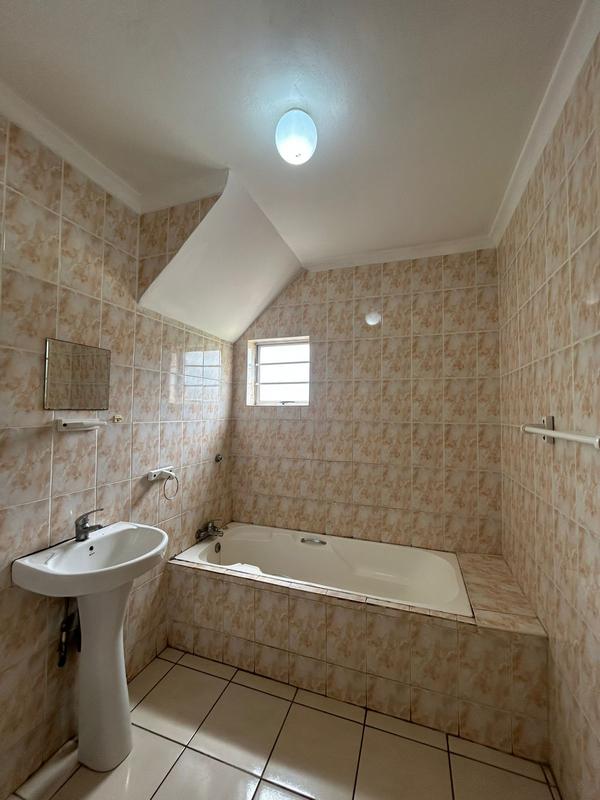 To Let 3 Bedroom Property for Rent in Southport KwaZulu-Natal