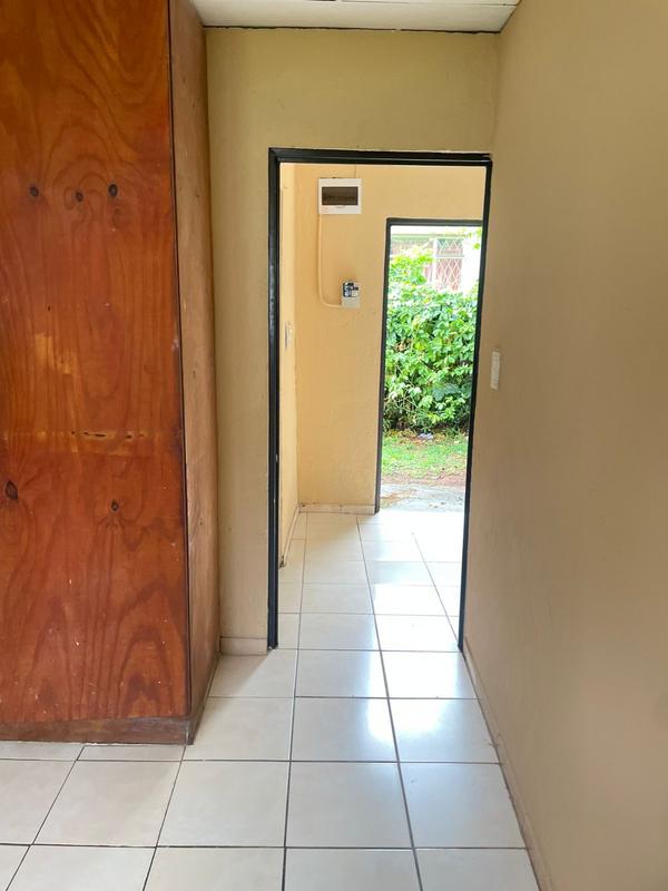 1 Bedroom Property for Sale in Montclair KwaZulu-Natal