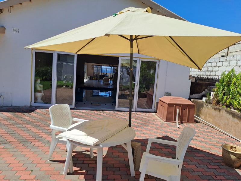 5 Bedroom Property for Sale in Manaba Beach KwaZulu-Natal