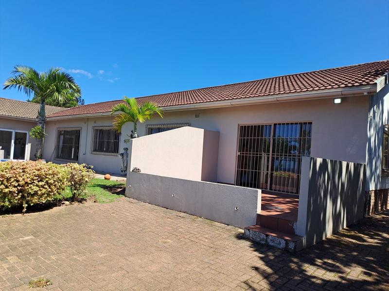 5 Bedroom Property for Sale in Manaba Beach KwaZulu-Natal