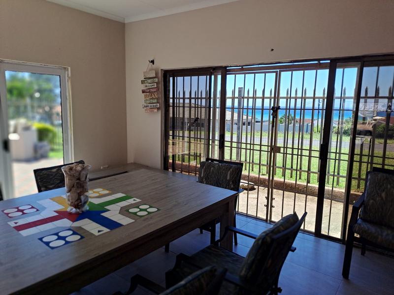 5 Bedroom Property for Sale in Manaba Beach KwaZulu-Natal