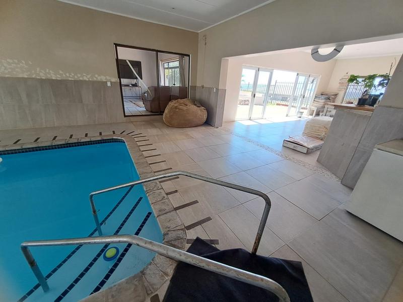 5 Bedroom Property for Sale in Manaba Beach KwaZulu-Natal