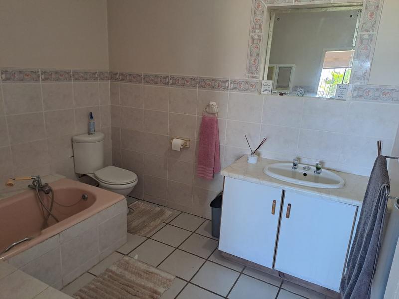 5 Bedroom Property for Sale in Manaba Beach KwaZulu-Natal