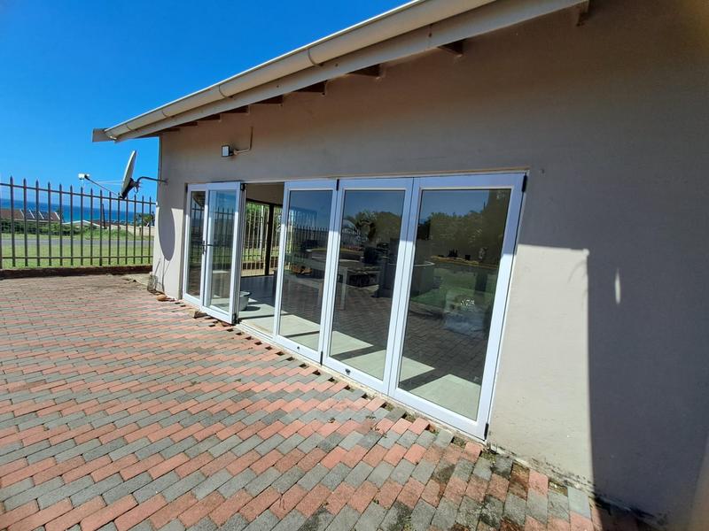 5 Bedroom Property for Sale in Manaba Beach KwaZulu-Natal