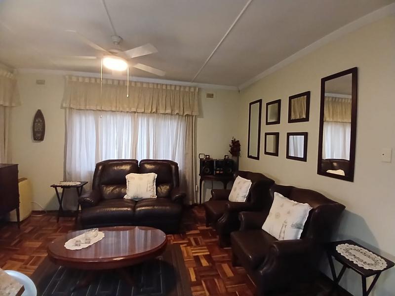 2 Bedroom Property for Sale in Uvongo KwaZulu-Natal