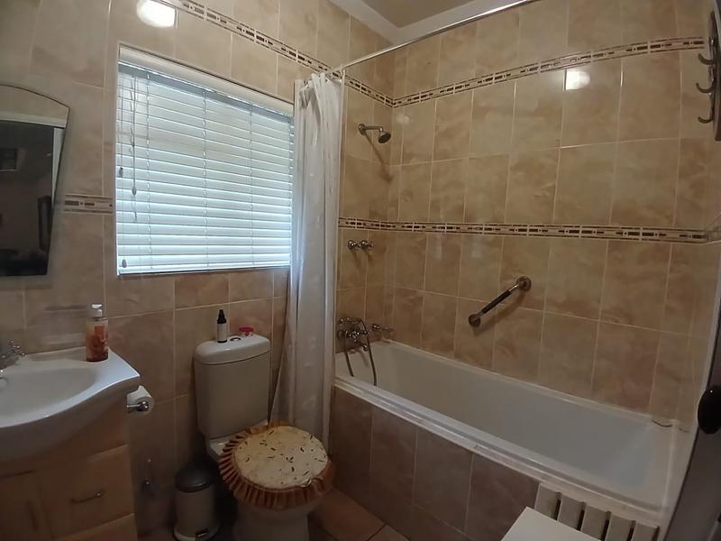 2 Bedroom Property for Sale in Uvongo KwaZulu-Natal
