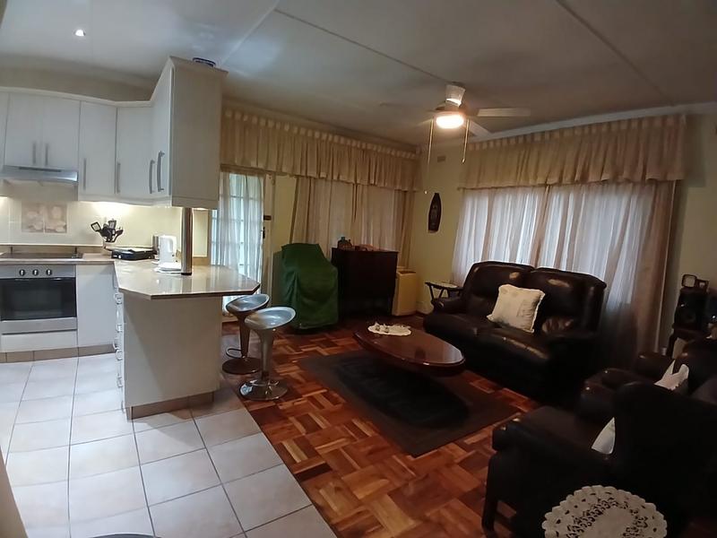 2 Bedroom Property for Sale in Uvongo KwaZulu-Natal