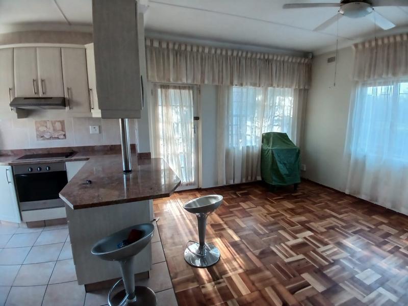 To Let 2 Bedroom Property for Rent in Uvongo KwaZulu-Natal