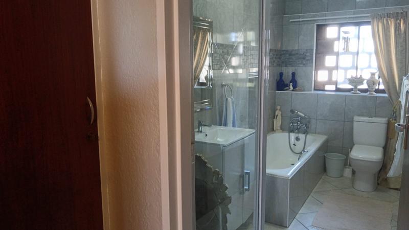 3 Bedroom Property for Sale in Uvongo KwaZulu-Natal