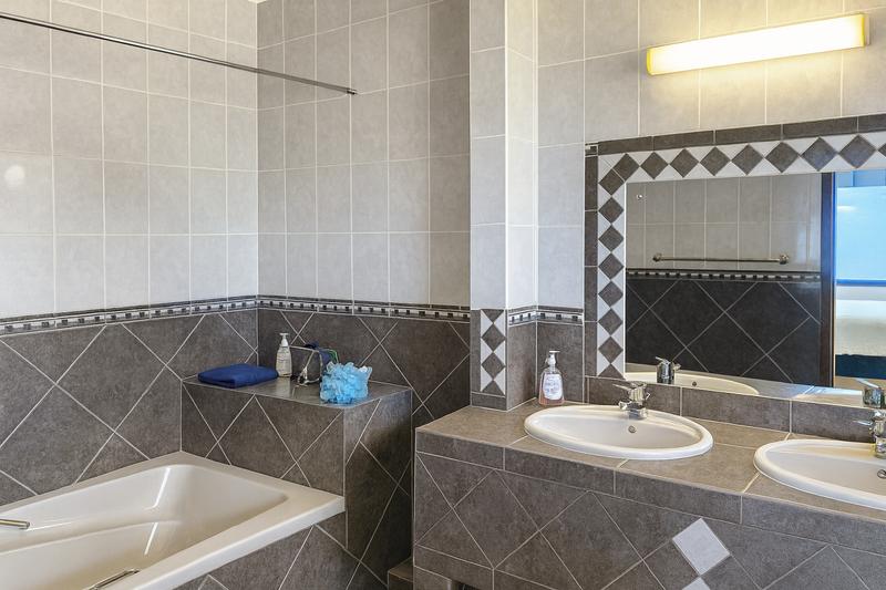 5 Bedroom Property for Sale in La Mercy KwaZulu-Natal