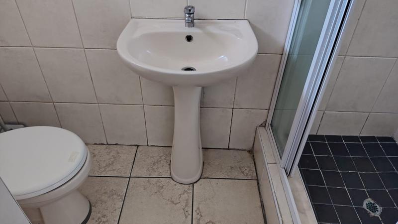 To Let 2 Bedroom Property for Rent in Malvern KwaZulu-Natal