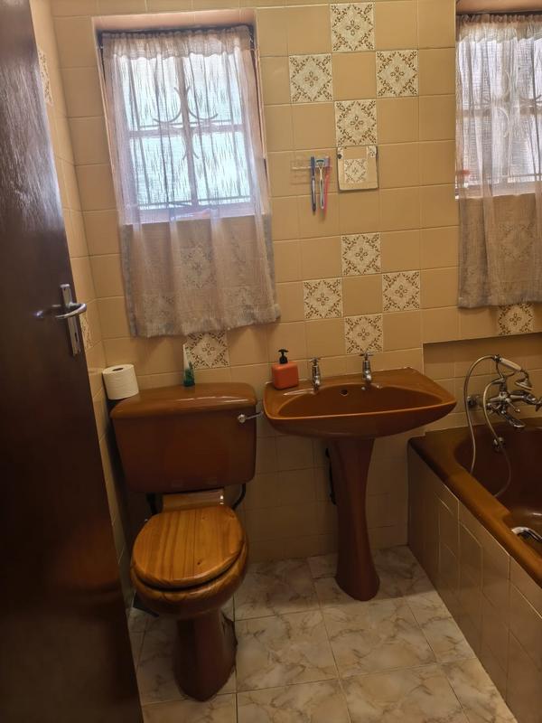 5 Bedroom Property for Sale in Isipingo Hills KwaZulu-Natal