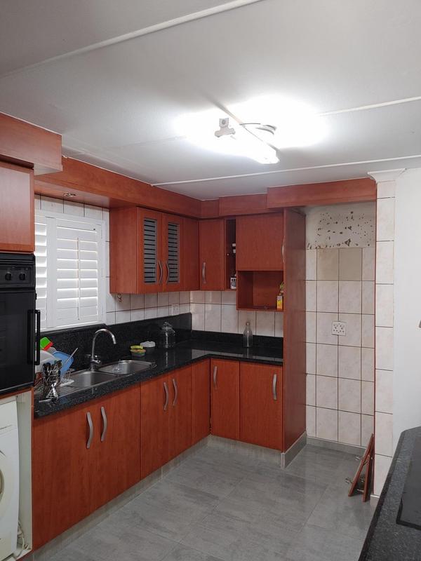 To Let 2 Bedroom Property for Rent in Newlands West KwaZulu-Natal