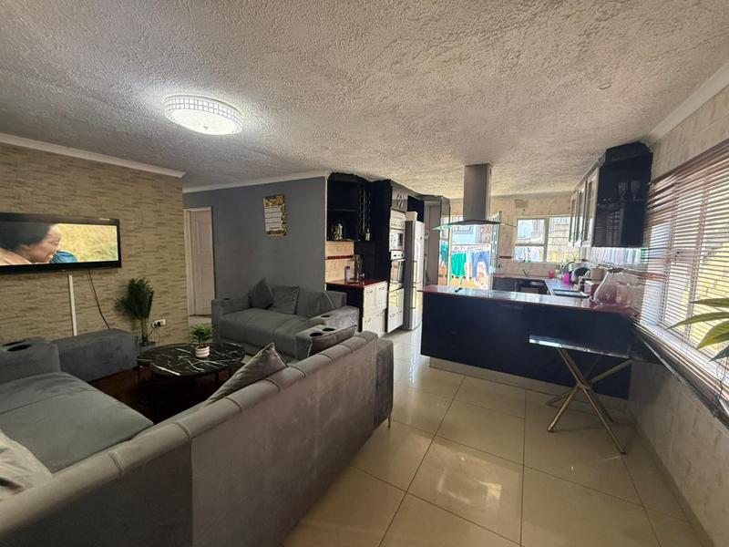 6 Bedroom Property for Sale in Ntuzuma KwaZulu-Natal
