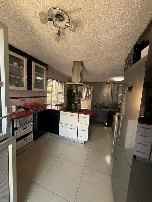 6 Bedroom Property for Sale in Ntuzuma KwaZulu-Natal