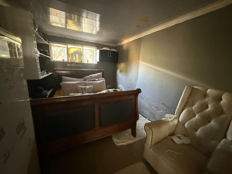 6 Bedroom Property for Sale in Ntuzuma KwaZulu-Natal