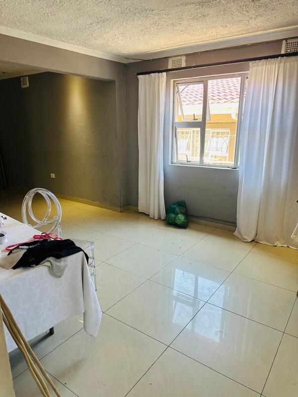 6 Bedroom Property for Sale in Ntuzuma KwaZulu-Natal