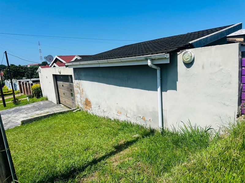 6 Bedroom Property for Sale in Ntuzuma KwaZulu-Natal