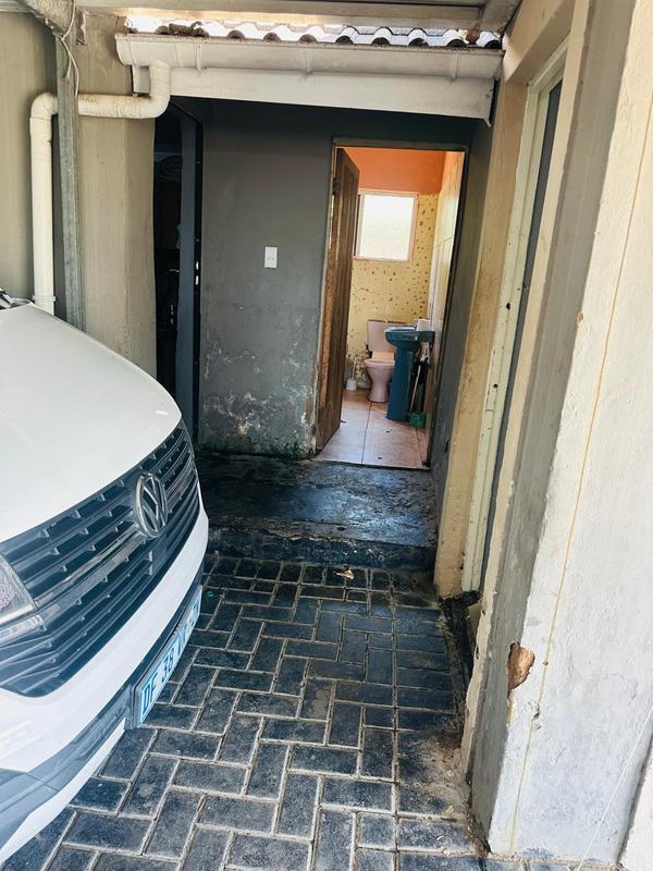 6 Bedroom Property for Sale in Ntuzuma KwaZulu-Natal