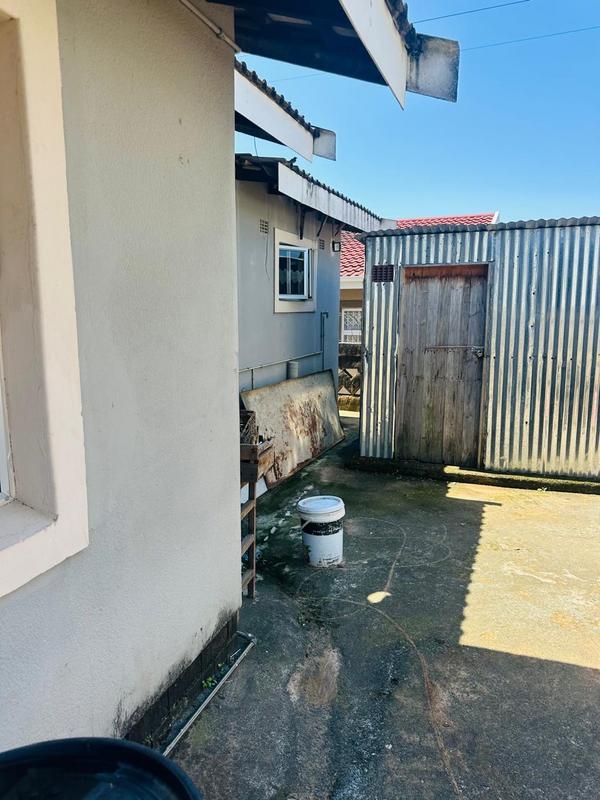 6 Bedroom Property for Sale in Ntuzuma KwaZulu-Natal