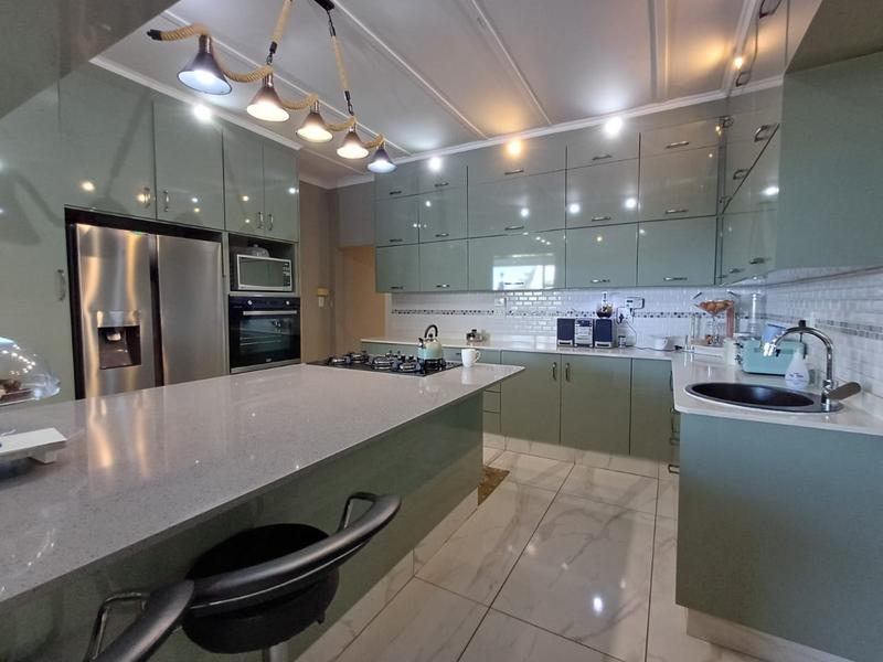 To Let 4 Bedroom Property for Rent in Durban North KwaZulu-Natal