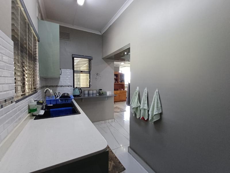 To Let 4 Bedroom Property for Rent in Durban North KwaZulu-Natal