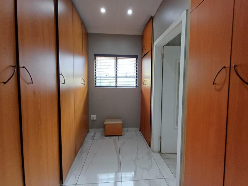 To Let 4 Bedroom Property for Rent in Durban North KwaZulu-Natal