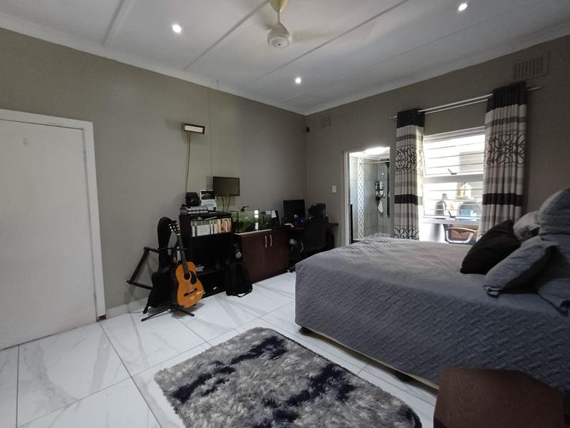 To Let 4 Bedroom Property for Rent in Durban North KwaZulu-Natal