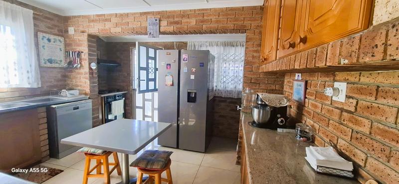 5 Bedroom Property for Sale in Southgate KwaZulu-Natal