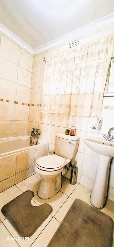 5 Bedroom Property for Sale in Southgate KwaZulu-Natal