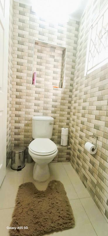 5 Bedroom Property for Sale in Southgate KwaZulu-Natal