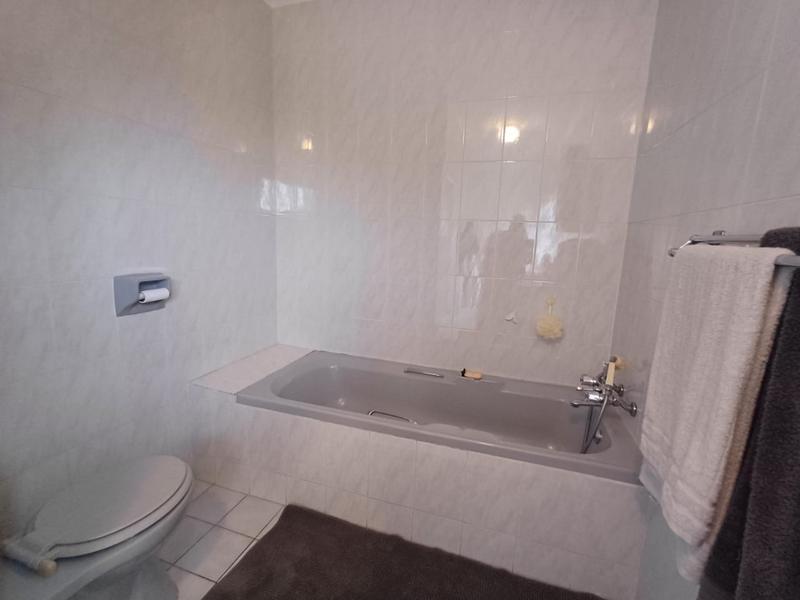 To Let 5 Bedroom Property for Rent in Durban North KwaZulu-Natal