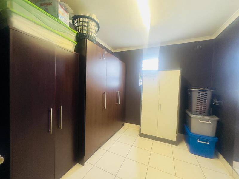 2 Bedroom Property for Sale in Montclair KwaZulu-Natal
