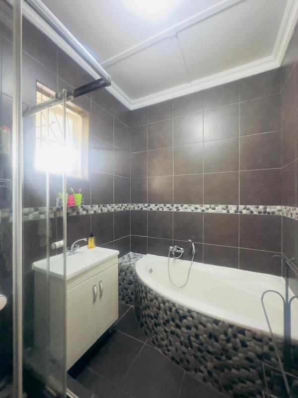 2 Bedroom Property for Sale in Montclair KwaZulu-Natal