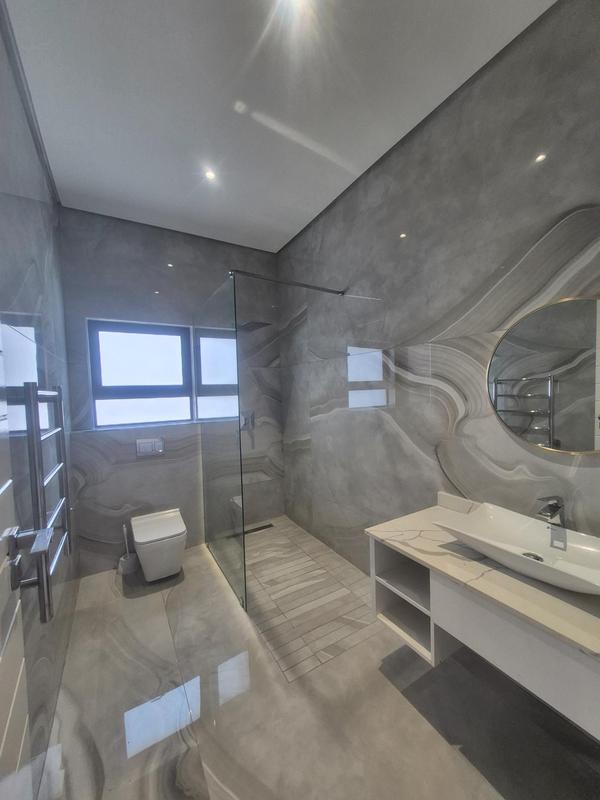 5 Bedroom Property for Sale in Izinga Ridge KwaZulu-Natal