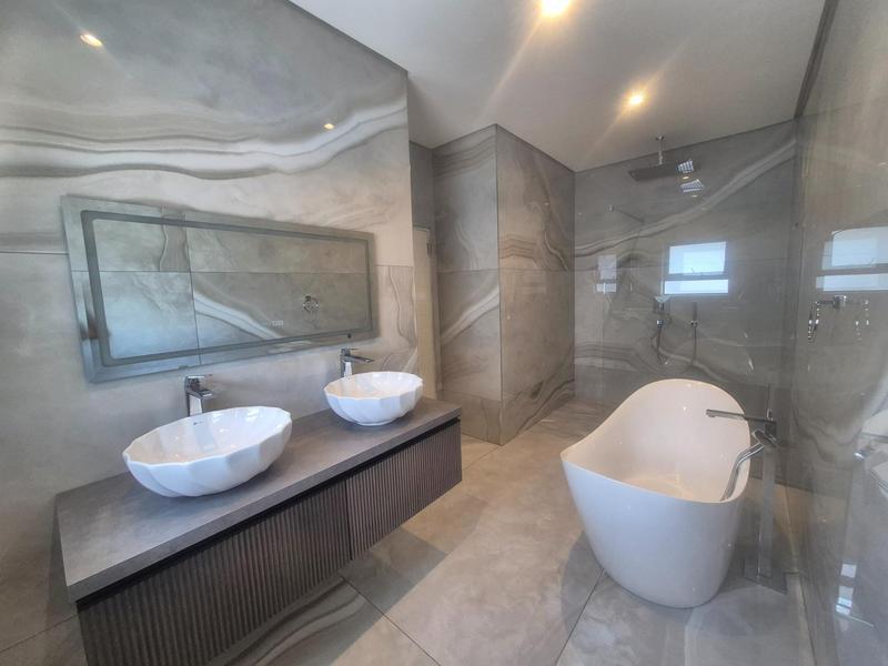 5 Bedroom Property for Sale in Izinga Ridge KwaZulu-Natal