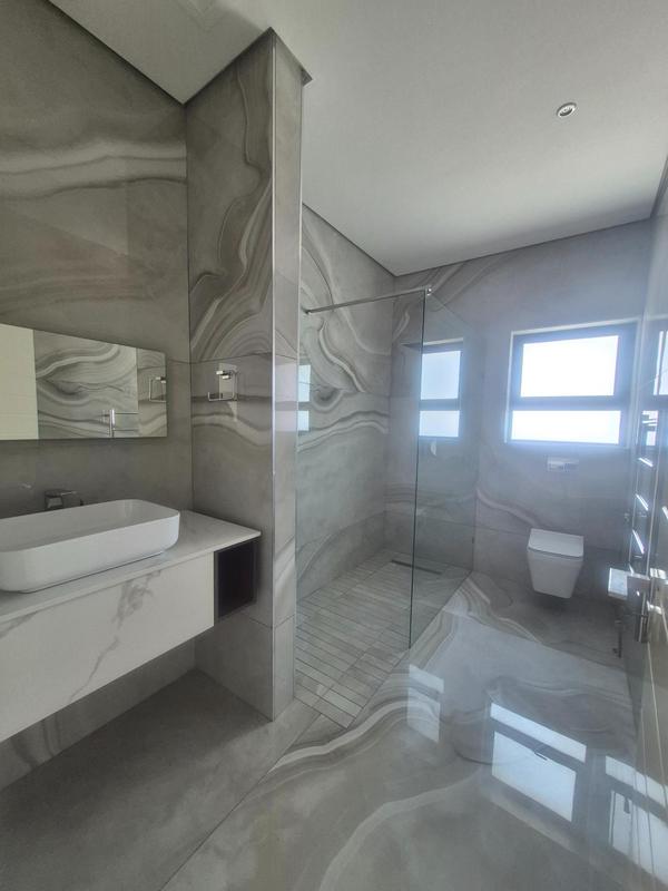 5 Bedroom Property for Sale in Izinga Ridge KwaZulu-Natal