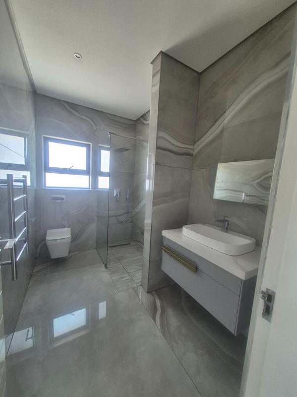 5 Bedroom Property for Sale in Izinga Ridge KwaZulu-Natal