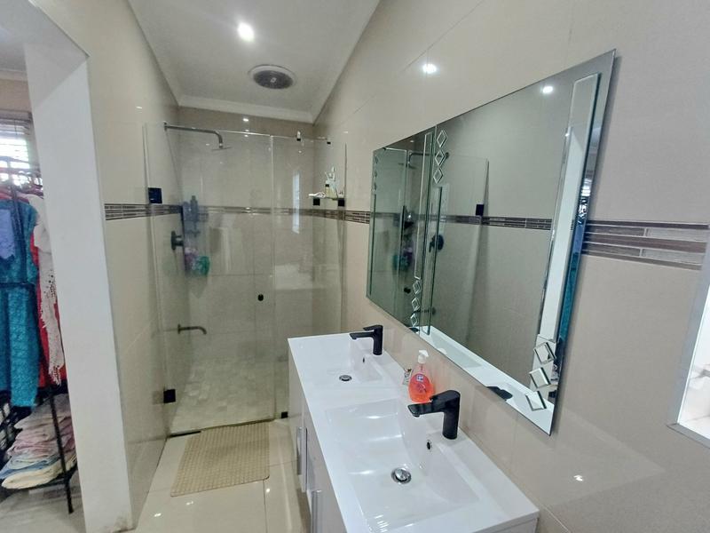 3 Bedroom Property for Sale in Stonebridge KwaZulu-Natal