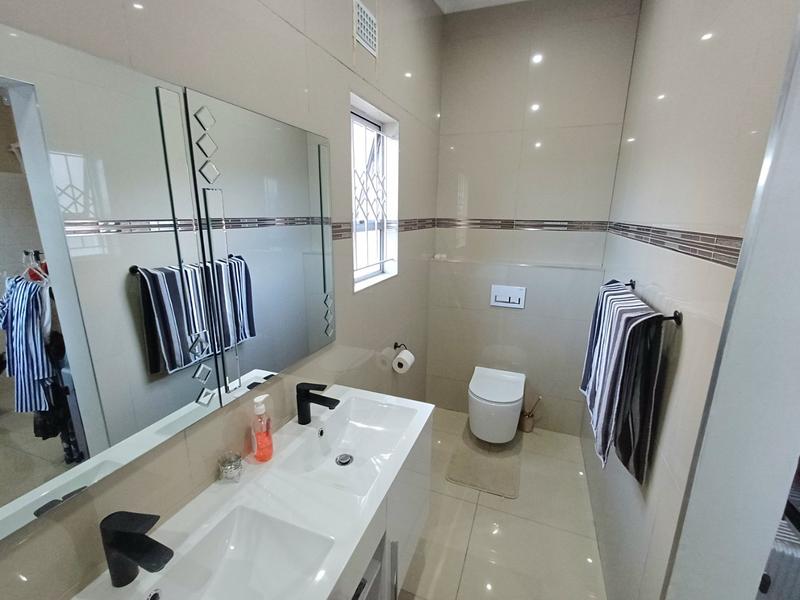 3 Bedroom Property for Sale in Stonebridge KwaZulu-Natal