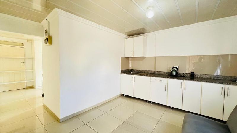 To Let 1 Bedroom Property for Rent in Caneside KwaZulu-Natal