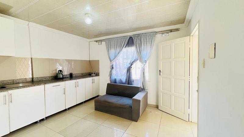 To Let 1 Bedroom Property for Rent in Caneside KwaZulu-Natal