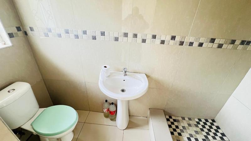 To Let 1 Bedroom Property for Rent in Caneside KwaZulu-Natal