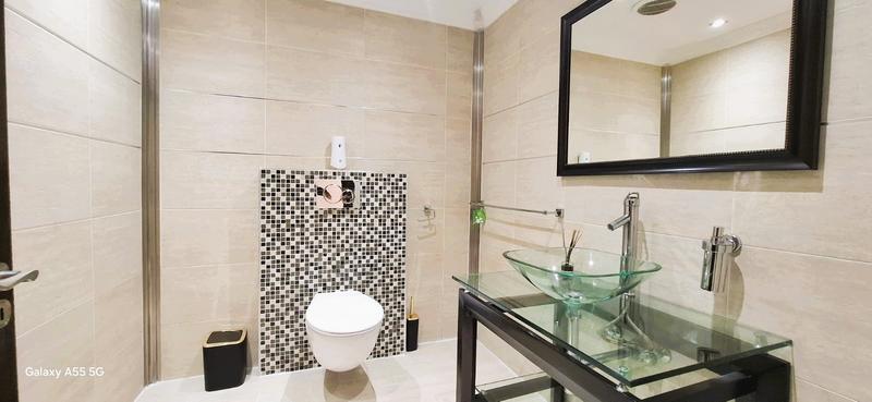 5 Bedroom Property for Sale in Mount Edgecombe KwaZulu-Natal