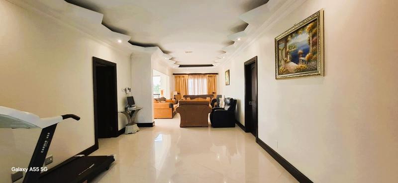 5 Bedroom Property for Sale in Mount Edgecombe KwaZulu-Natal