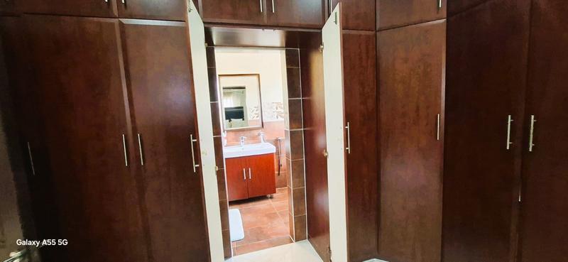 5 Bedroom Property for Sale in Mount Edgecombe KwaZulu-Natal