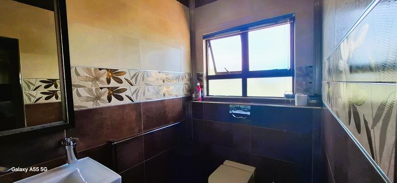 5 Bedroom Property for Sale in Mount Edgecombe KwaZulu-Natal